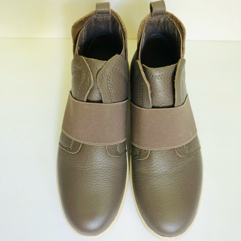 NWOT J Slides Sneaker